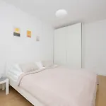 Family Apartment With Balcony By Noclegi Renters