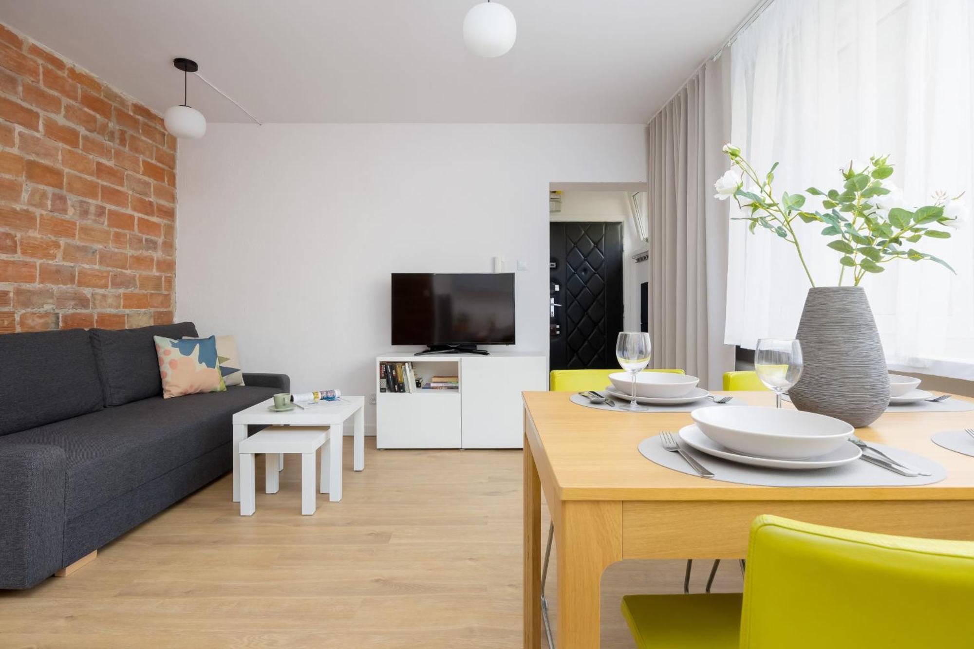 Family With Balcony By Renters * Warszawa
