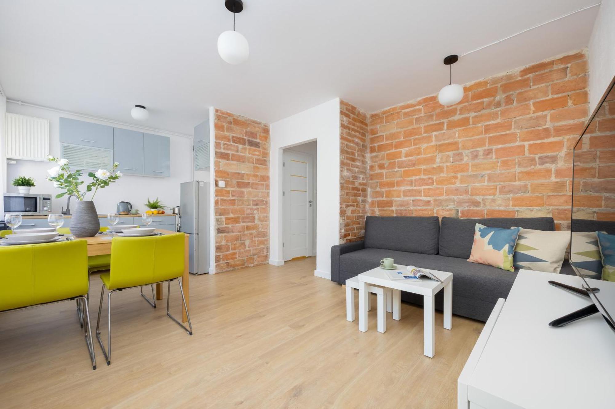 Family With Balcony By Renters Warszawa